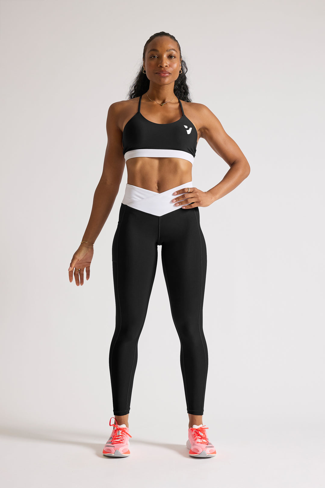 Black 'V Cut' - Leggings