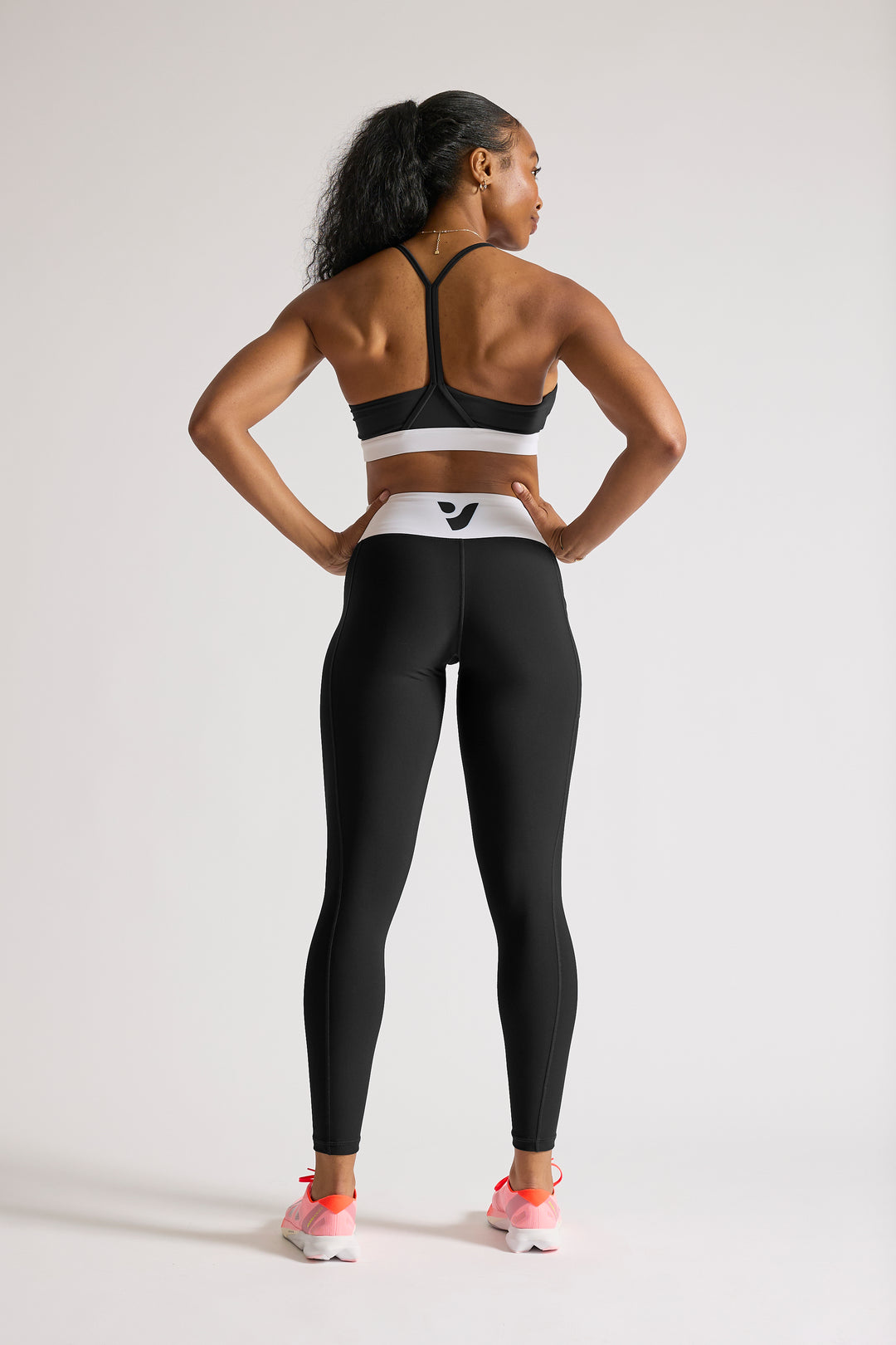 Black 'V Cut' - Leggings