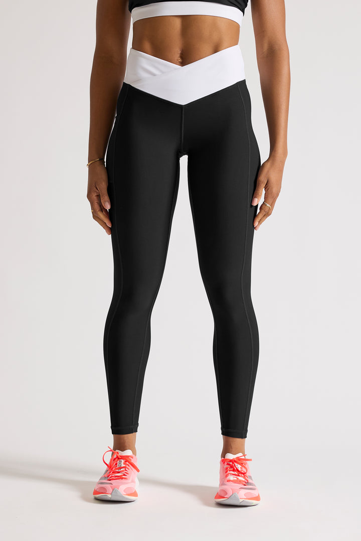 Black 'V Cut' - Leggings