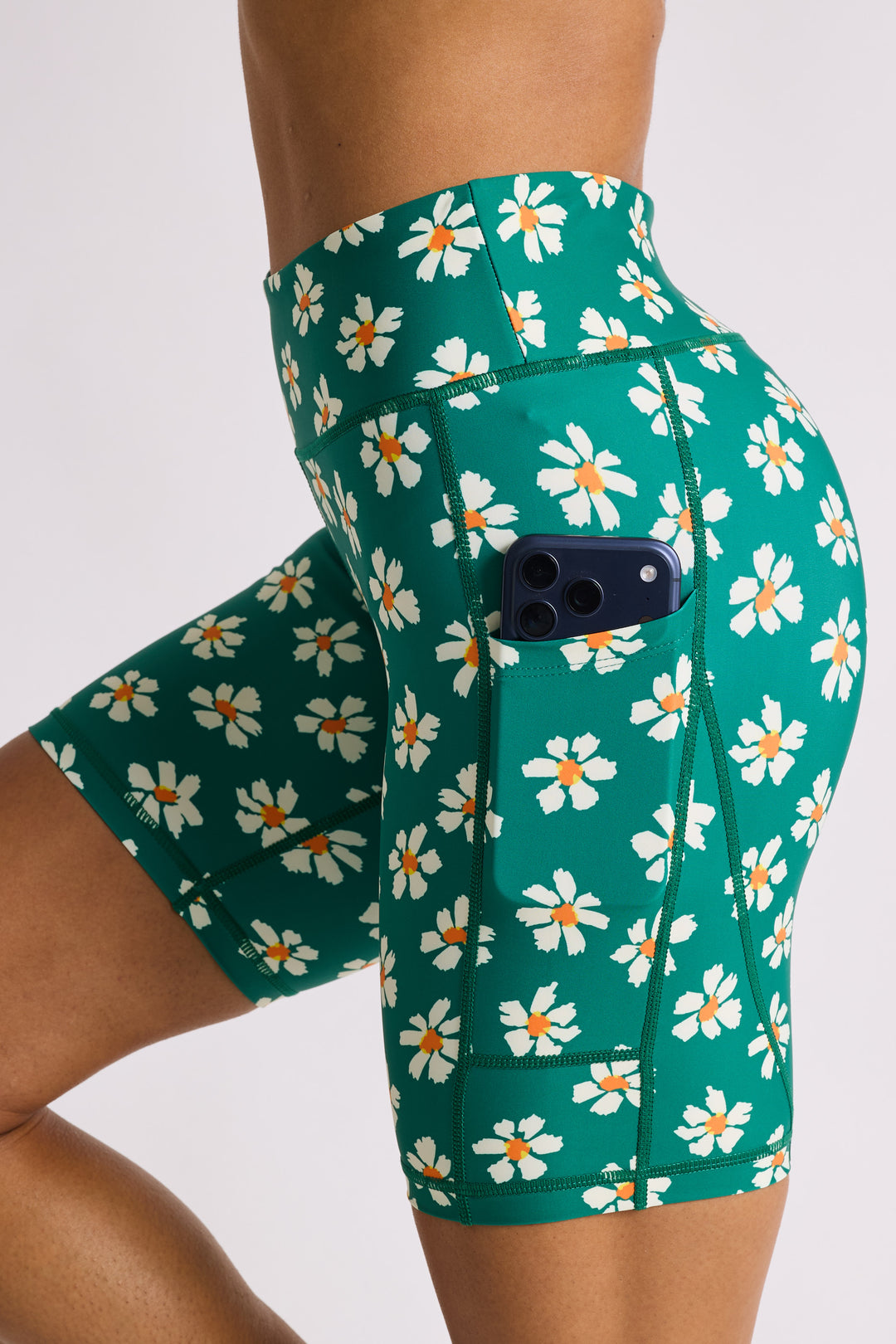 Green Daisy Biker Shorts 8”